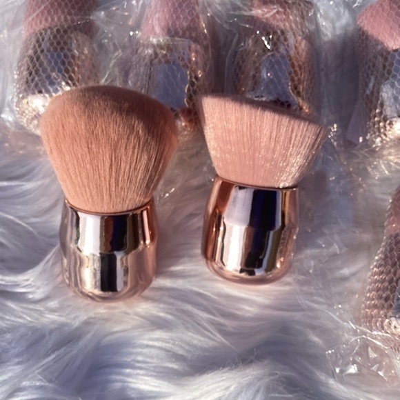 NEW Kabuki Makeup Brush Pink Travel Brush - Picture 3 of 7